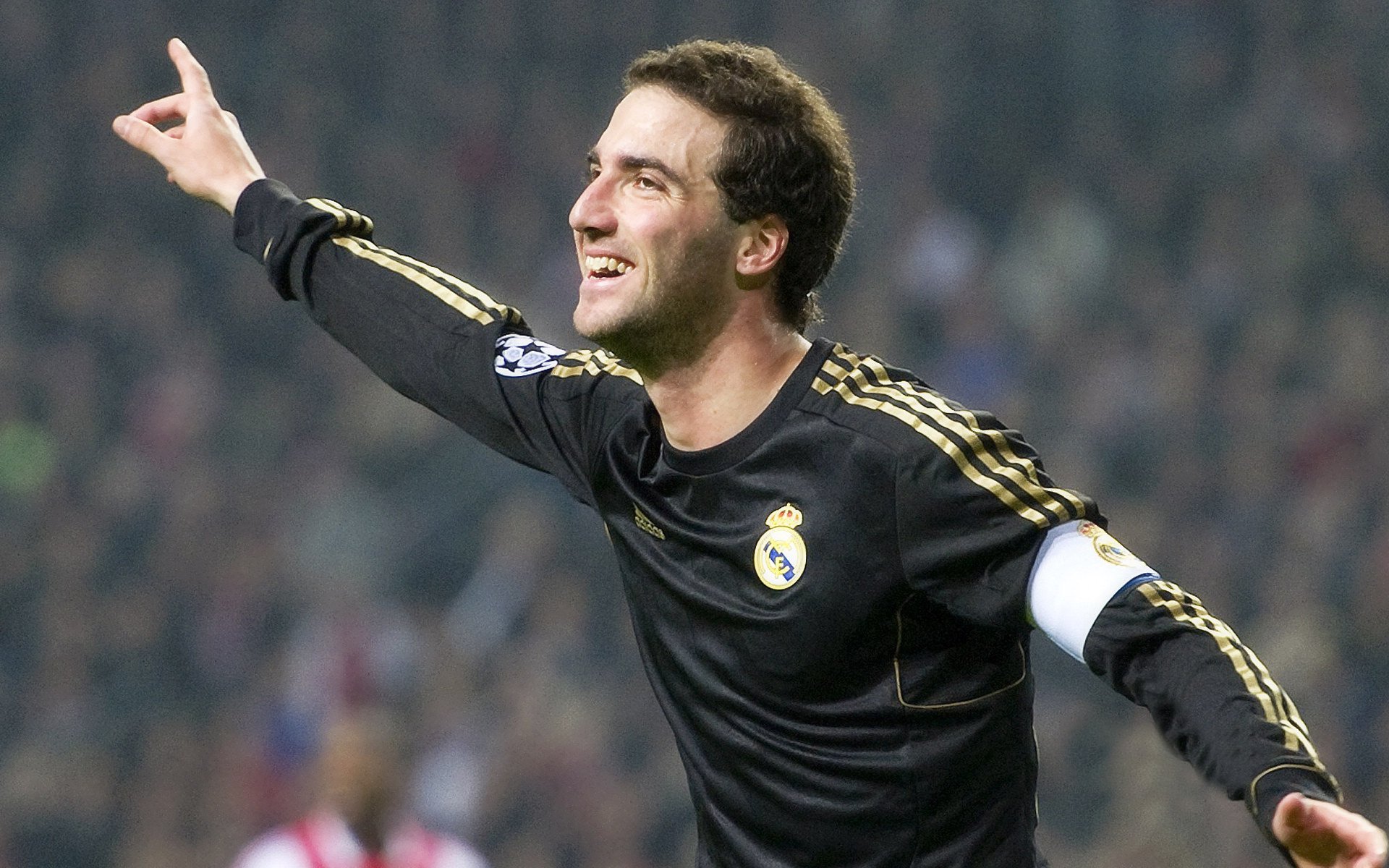 日本队不断突破！，梅西连续十场比赛得分超过锐不可当上演精彩一战