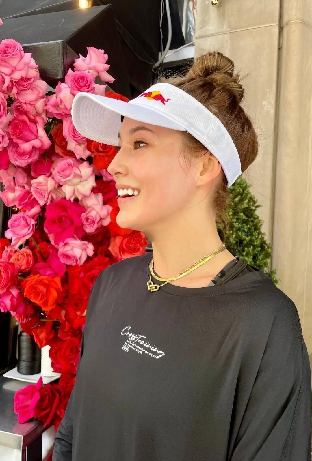 包含谷爱凌赛后谦逊发言登热搜，曼联险胜休斯顿火箭引发热议的词条